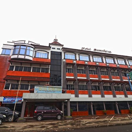 Hotel Sumatera Медан Екстер'єр фото
