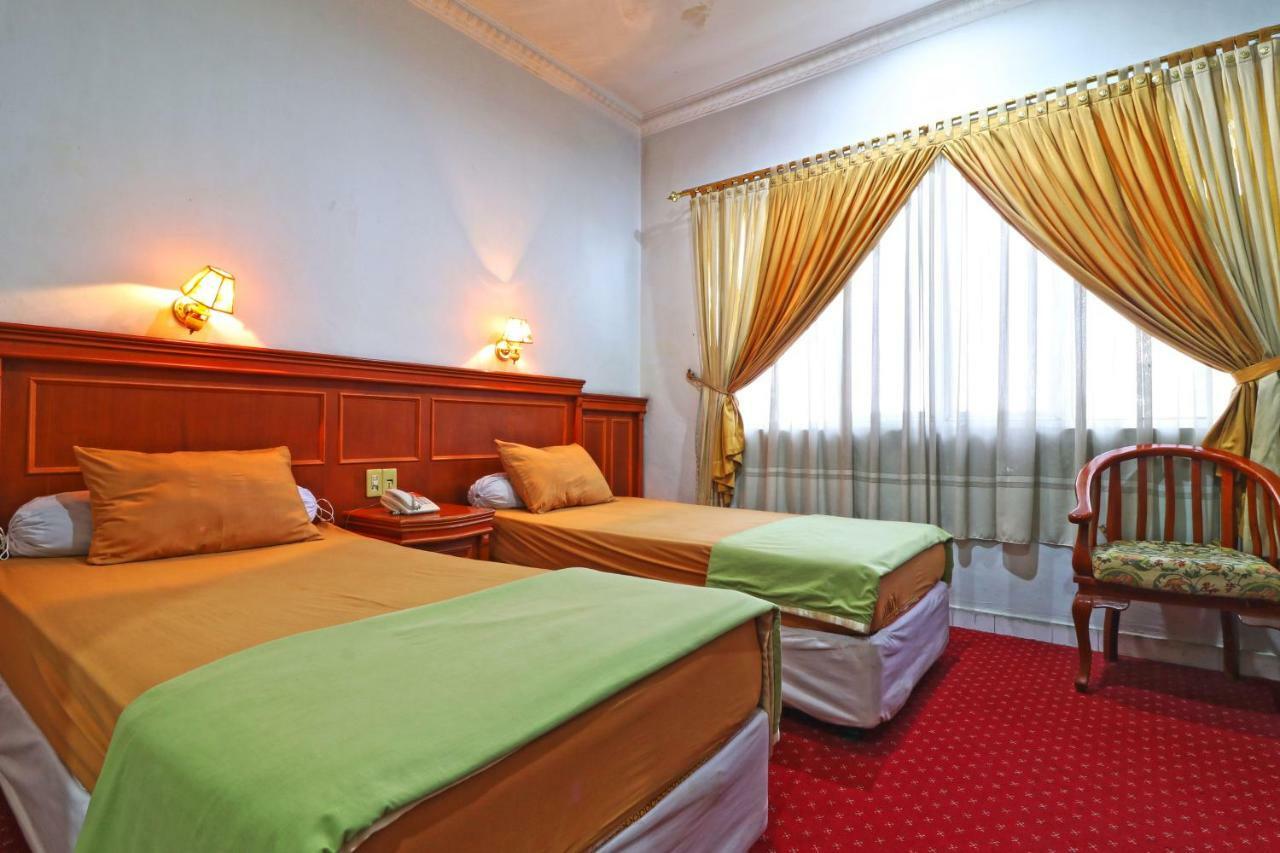 Hotel Sumatera Медан Екстер'єр фото